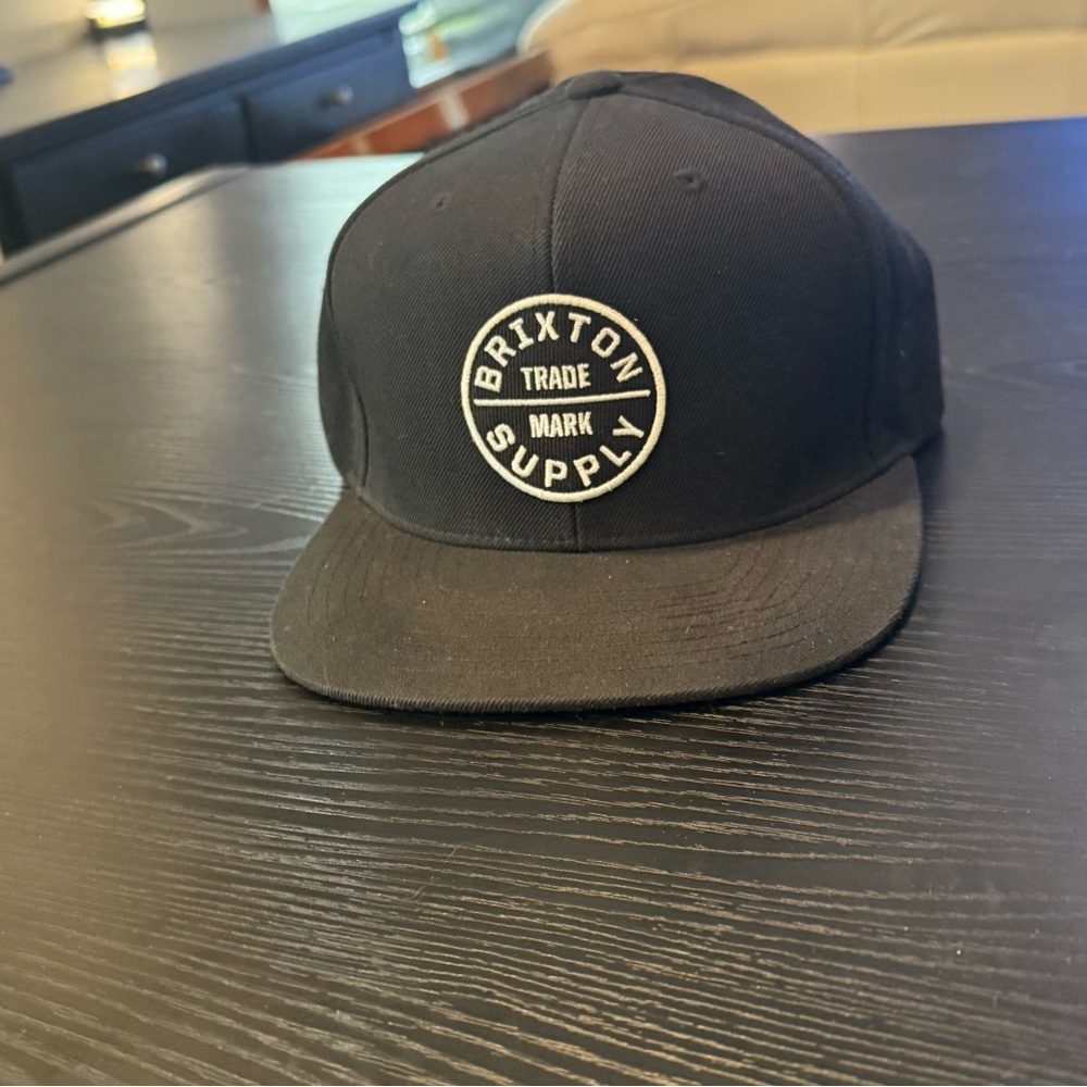 Classic SnapBack Brixton Black and White Logo Cap - EXCELLENT CONDITION